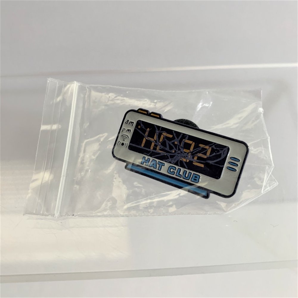 Hat Club Pin Exclusive Exclusive Daybreaker Alarm Clock Rubber Backed - Picture 3 of 4